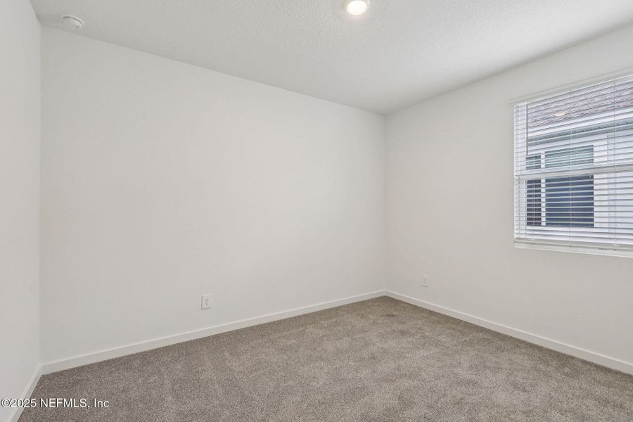Spacious, unfurnished interior of a new home in Azalea Creek, Jacksonville (Image 39).