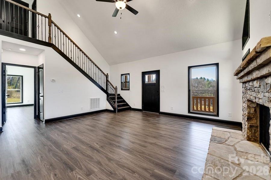 Spacious, unfurnished interior of a new home in , Franklin (Image 18).