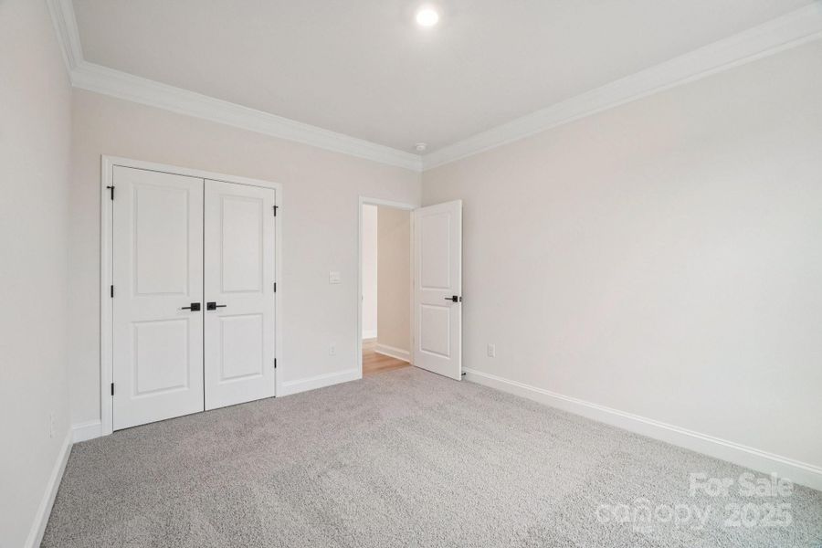 Spacious, unfurnished interior of a new home in Sylvan Creek, Denver (Image 35).