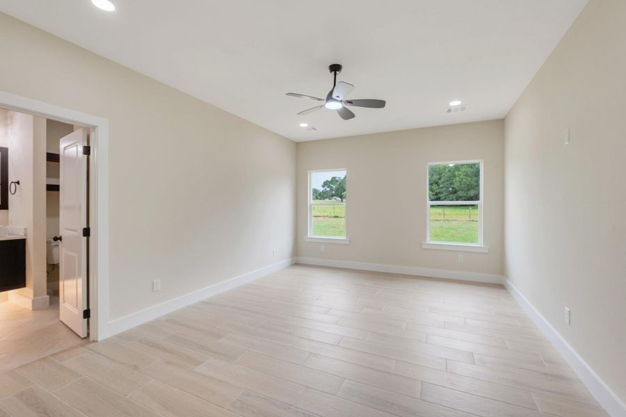 Spacious, unfurnished interior of a new home in , Franklin (Image 21).