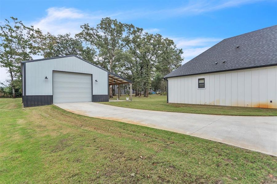 Separate detached metal shop that offers entertainment-style, wood accented side porch. Separate detached metal shop that offers entertainment-style, wood accented side porch.