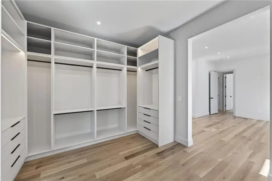 Spacious, unfurnished interior of a new home in , Smyrna (Image 99).
