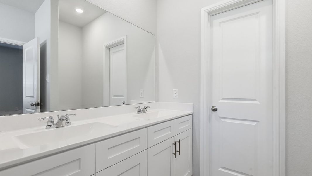 Furnished interior view inside a new home in Saratoga, Granbury (Image 10).