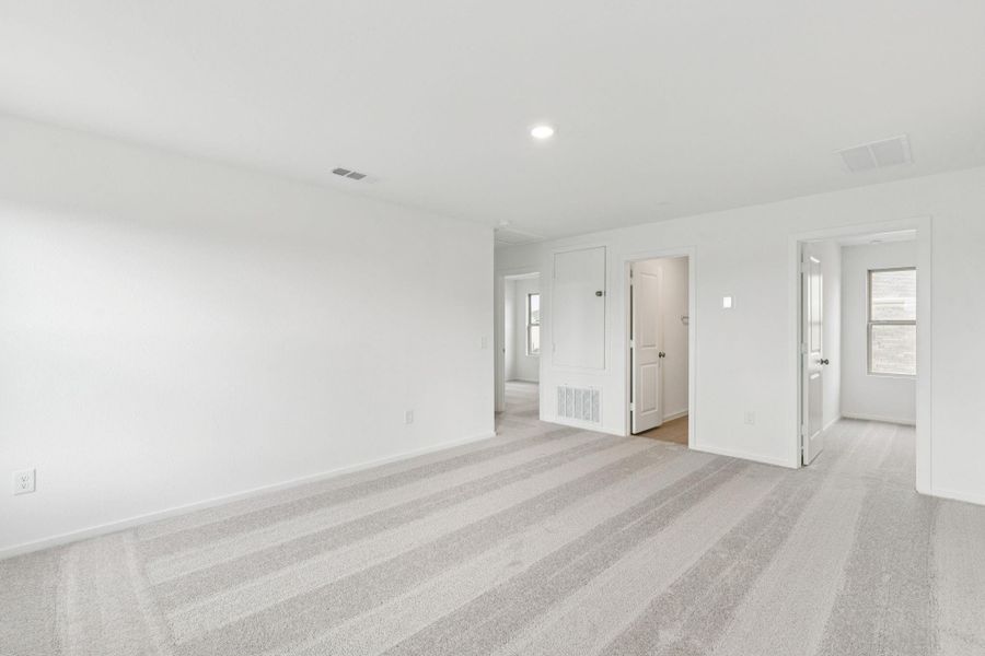 Spacious, unfurnished interior of a new home in Mavera, Conroe (Image 21).