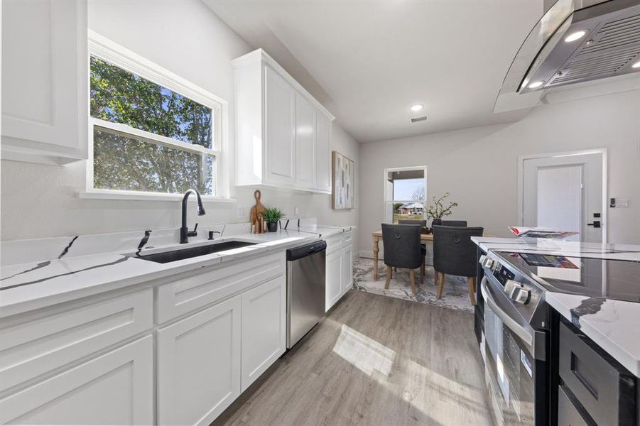 Furnished interior view inside a new home in , Gun Barrel City (Image 25).