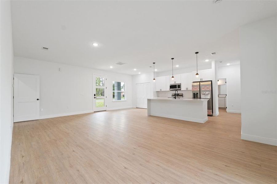 Spacious, unfurnished interior of a new home in , Ocala (Image 16).