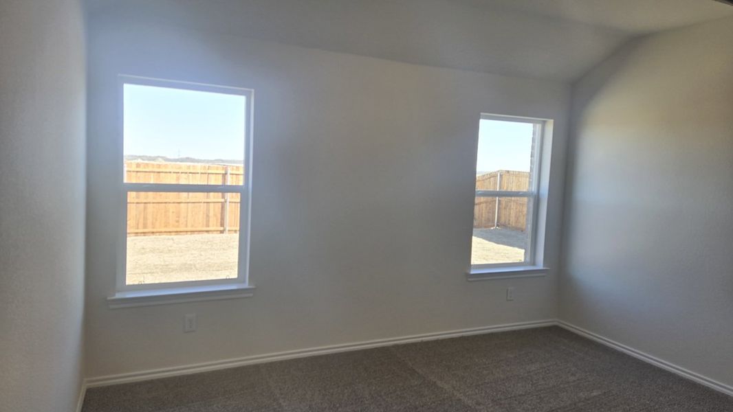 Spacious, unfurnished interior of a new home in Hanolley Hills, Sherman (Image 6).