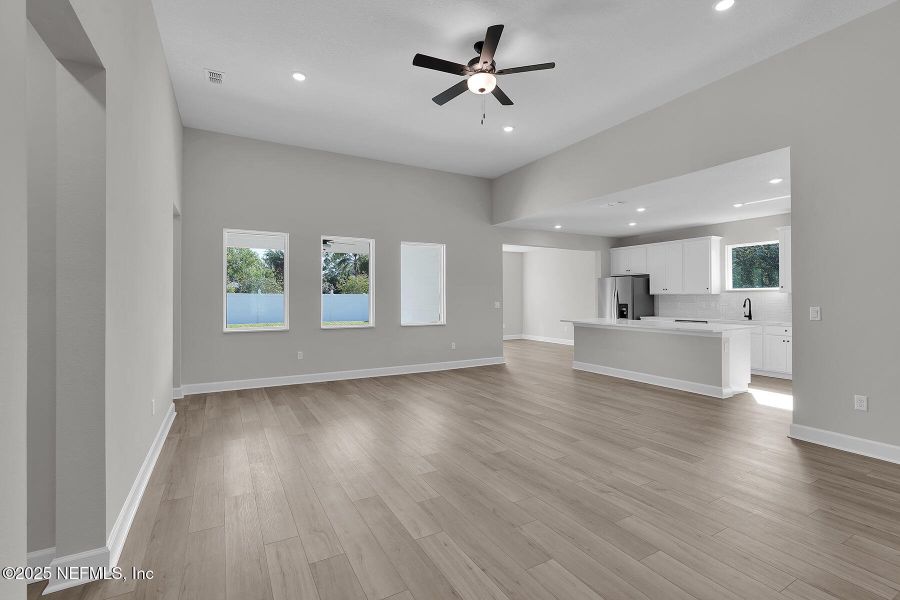 Spacious, unfurnished interior of a new home in , Jacksonville (Image 9).
