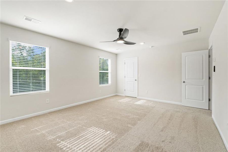 Spacious, unfurnished interior of a new home in The Woodlands Preserve, Jackson (Image 26).