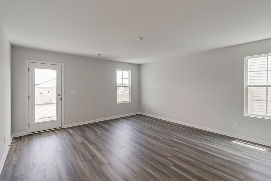 Spacious, unfurnished interior of a new home in Ellington, Elgin (Image 19).