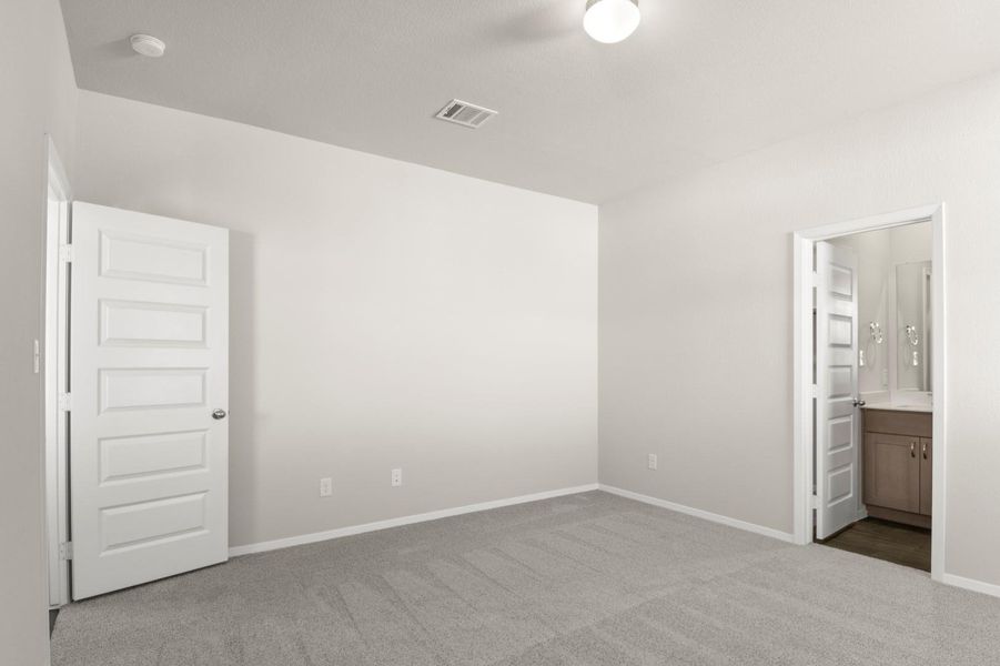 Spacious, unfurnished interior of a new home in Harvest Ridge, Elgin (Image 24).