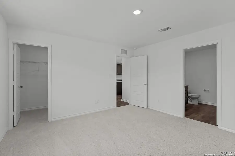 Spacious, unfurnished interior of a new home in The Overlook at Creekside, New Braunfels (Image 21).