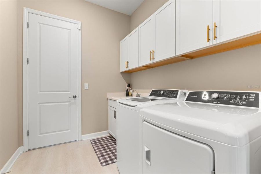 Furnished interior view inside a new home in , Lakewood Ranch (Image 50).