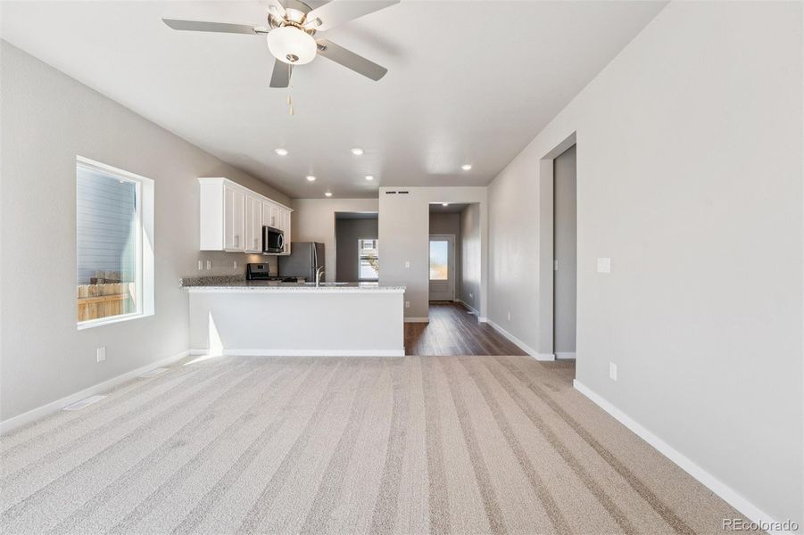 Spacious, unfurnished interior of a new home in Cottonwood Greens, Fort Lupton (Image 10).