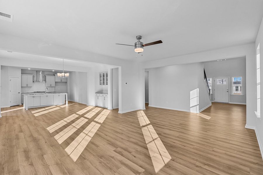 Spacious, unfurnished interior of a new home in Fieldstone, Lexington (Image 20).