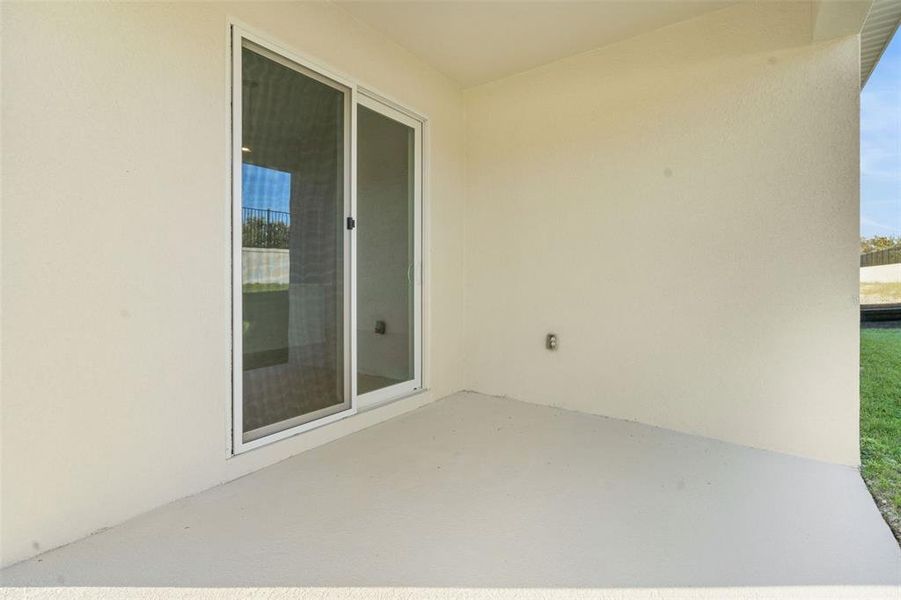 Exterior details and patio area of a home in Seaport Village, Tavares (Image 21).