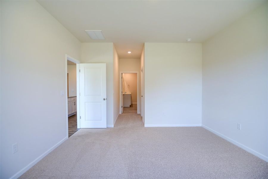 Representative unfurnished interior of a home built from the ARIA by D.R. Horton in West New Bern, New Bern (Image 26).