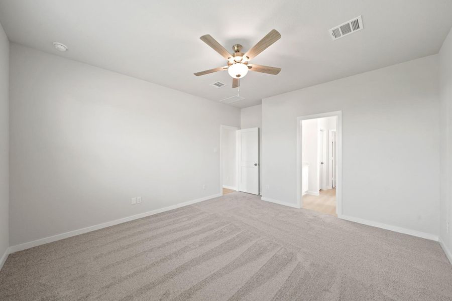 Spacious, unfurnished interior of a new home in Russell Ranch, Bay City (Image 14).