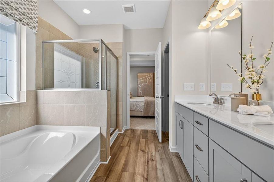 Furnished interior view inside a new home in Oakmont, Dallas (Image 12).
