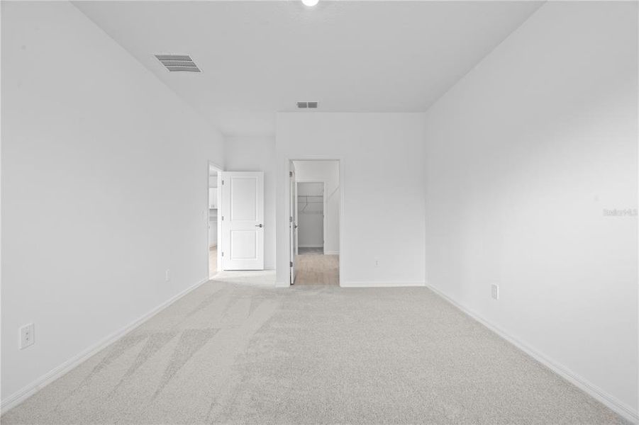 Spacious, unfurnished interior of a new home in Angeline, Land O' Lakes (Image 27).