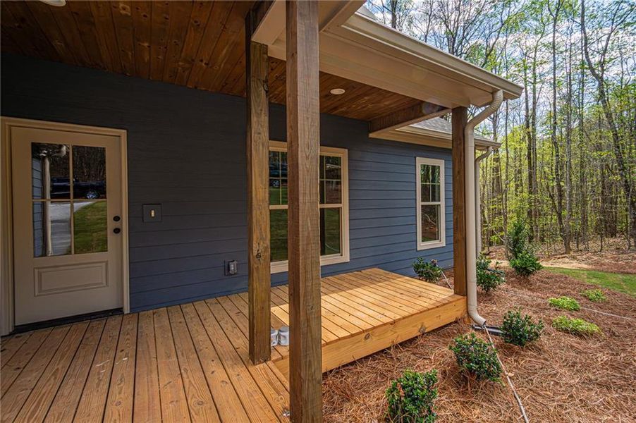 Exterior details and patio area of a home in , Murrayville (Image 46).