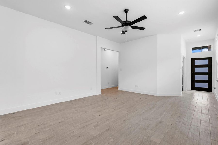 Spacious, unfurnished interior of a new home in Emory Glen, Magnolia (Image 14).