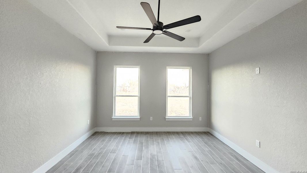 Spacious, unfurnished interior of a new home in , Atascosa (Image 17).