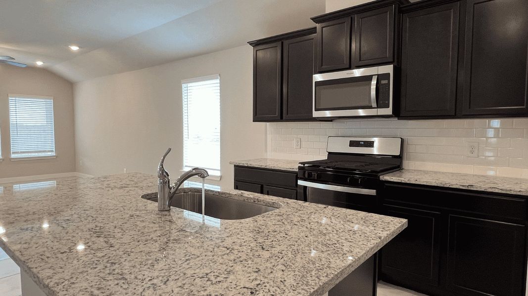 Furnished interior view inside a new home in Saratoga Crossing, Corpus Christi (Image 4).