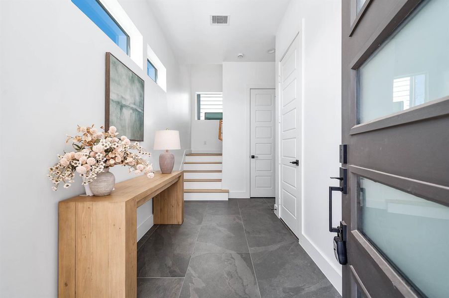 Foyer/Entry Foyer/Entry