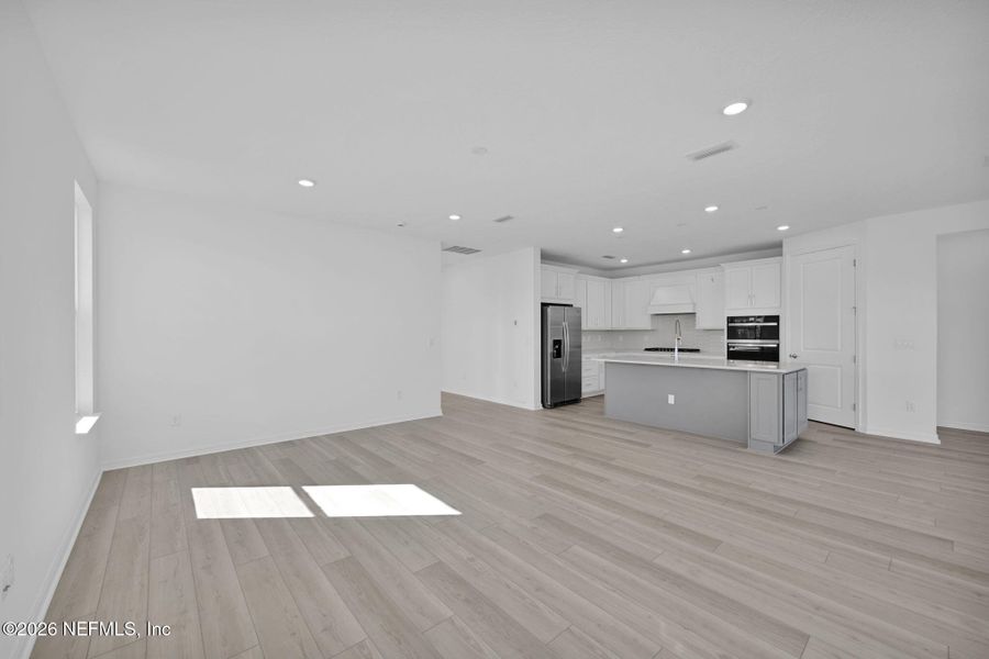 Spacious, unfurnished interior of a new home in Del Webb Wildlight, Yulee (Image 16).