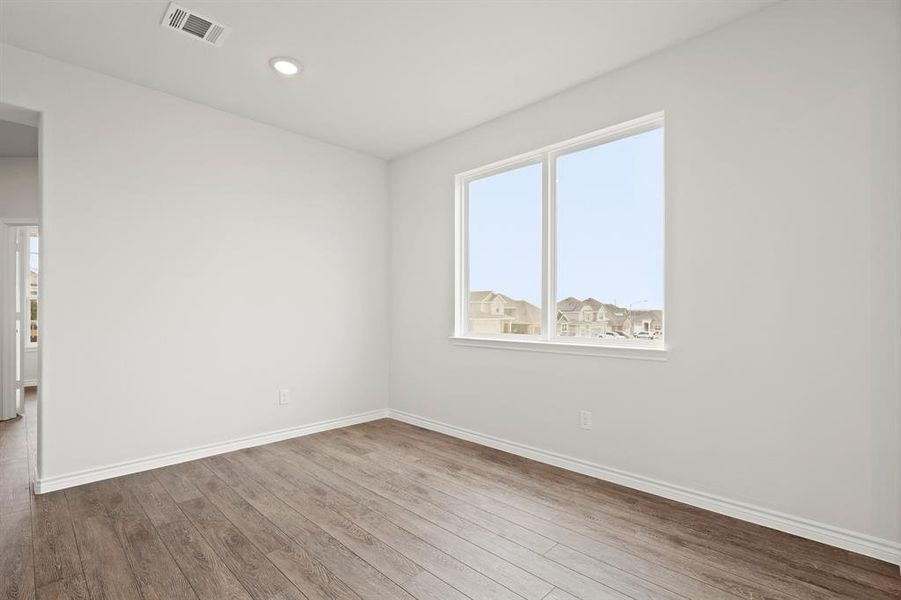 Spacious, unfurnished interior of a new home in Rocky Creek Crossing, Fort Worth (Image 20).