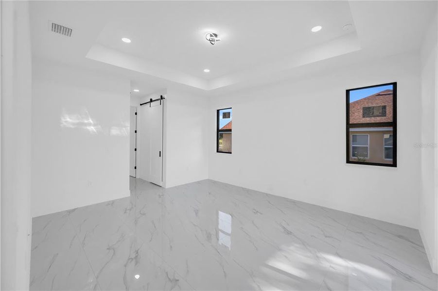 Spacious, unfurnished interior of a new home in , Punta Gorda (Image 5).