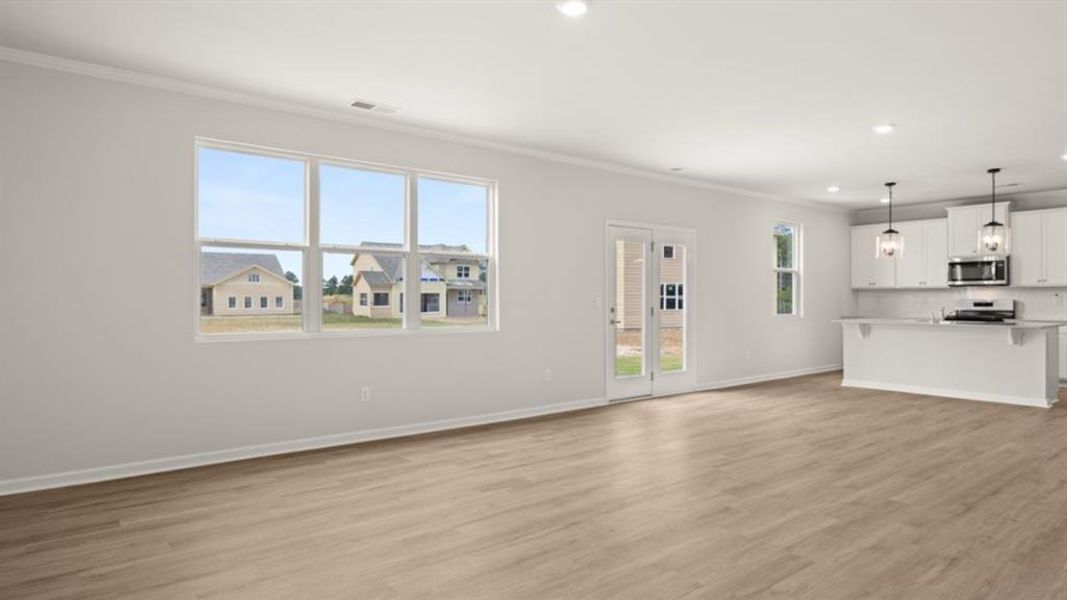 Spacious, unfurnished interior of a new home in Fairway 17 at Mirror Lake, Villa Rica (Image 16).