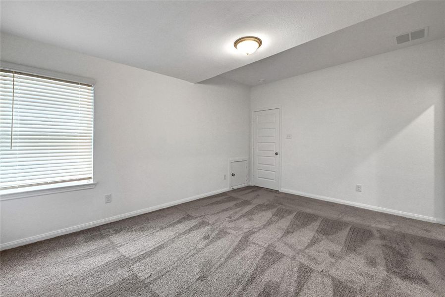 Spacious, unfurnished interior of a new home in Aldine Pines, Houston (Image 24).