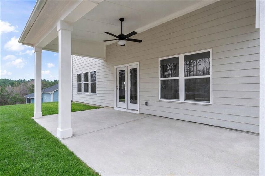 Exterior details and patio area of a home in , Dallas (Image 4).