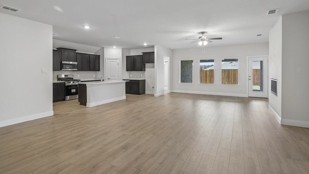 Spacious, unfurnished interior of a new home in Silverado, Aubrey (Image 7).
