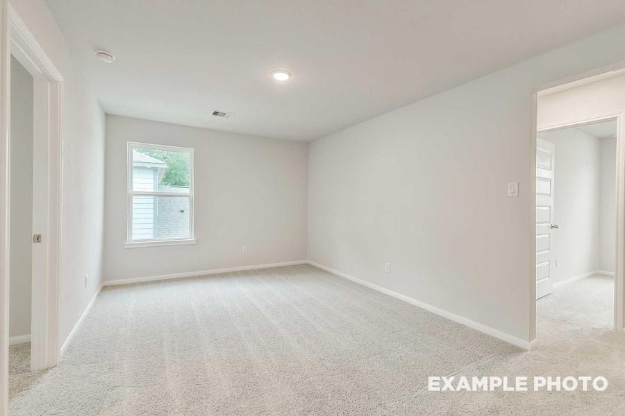 Spacious, unfurnished interior of a new home in Caney Creek Place, Conroe (Image 23).
