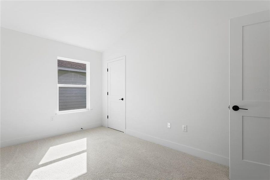 Spacious, unfurnished interior of a new home in Kirkland Farms, Alachua (Image 31).
