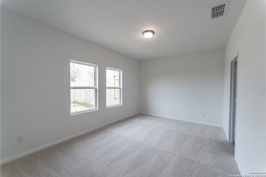 Spacious, unfurnished interior of a new home in Willow View, Converse (Image 10).