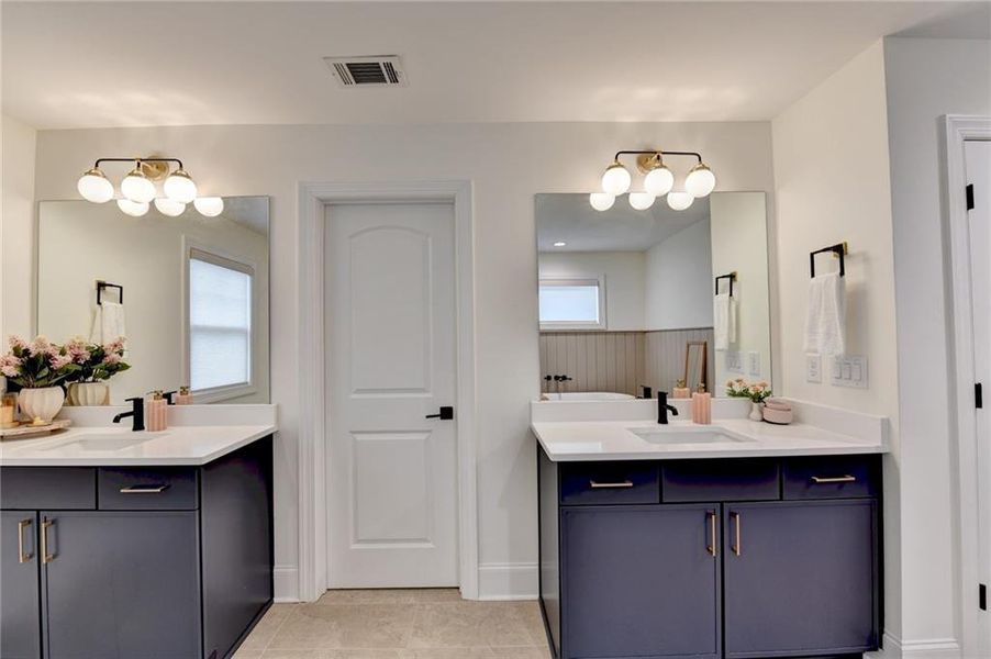 Furnished interior view inside a new home in , Woodstock (Image 40).