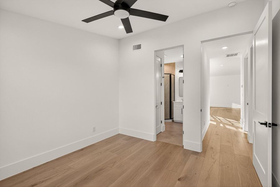 Spacious, unfurnished interior of a new home in , Horseshoe Bay (Image 29).