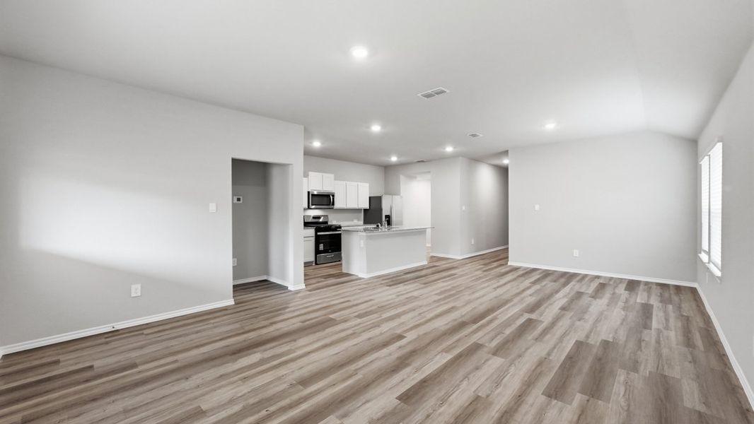 Spacious, unfurnished interior of a new home in Legado, Cleburne (Image 21).