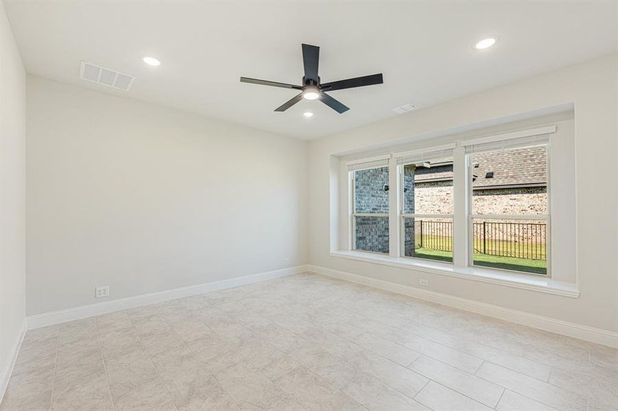 Spacious, unfurnished interior of a new home in Abe's Landing, Granbury (Image 18). Spacious, unfurnished interior of a new home in Abe's Landing, Granbury (Image 18).