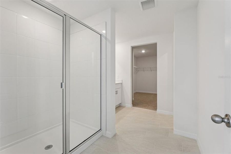 Spacious, unfurnished interior of a new home in Crosswinds - Signature Series, Haines City (Image 37).