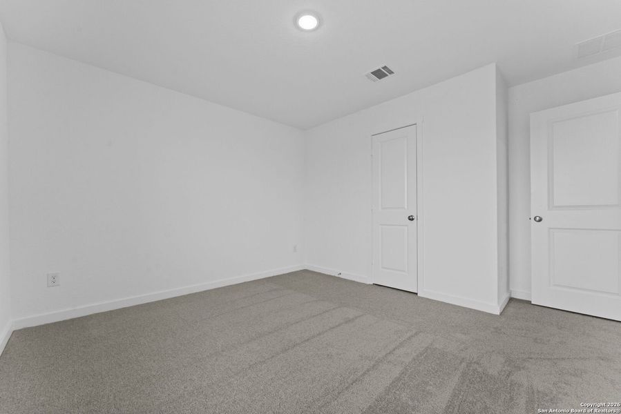 Spacious, unfurnished interior of a new home in Voss Farms, New Braunfels (Image 29).