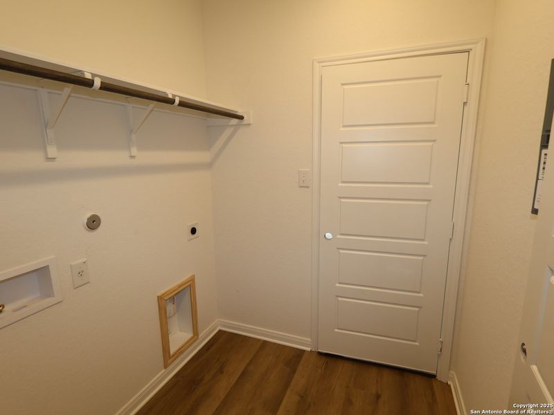 Spacious, unfurnished interior of a new home in Park Place, New Braunfels (Image 17).