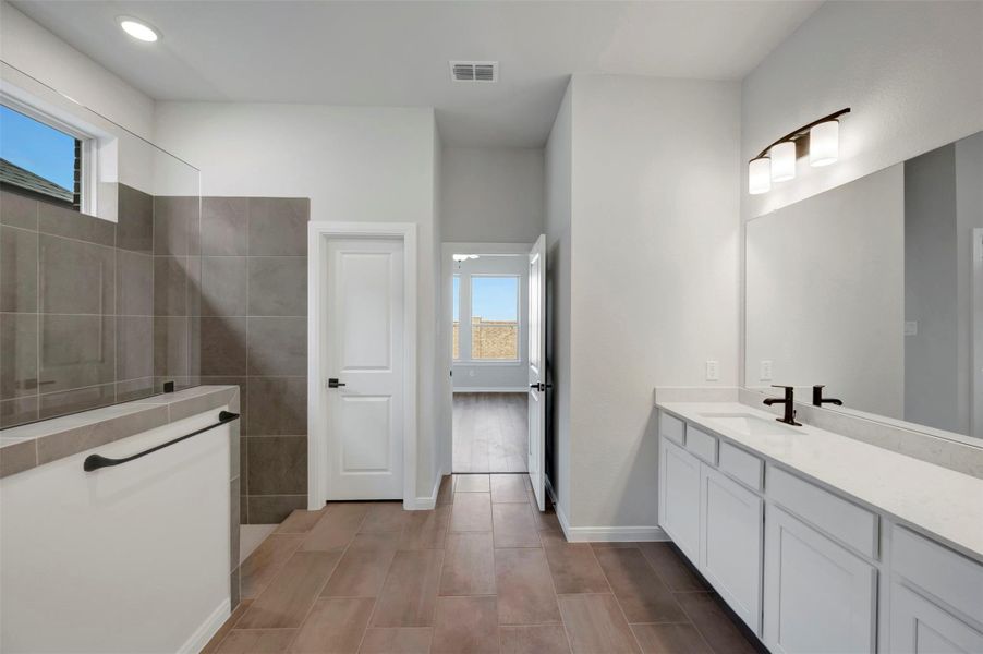 Furnished interior view inside a new home in Beacon Point at Lago Mar 50’ Homesites, Texas City (Image 10).