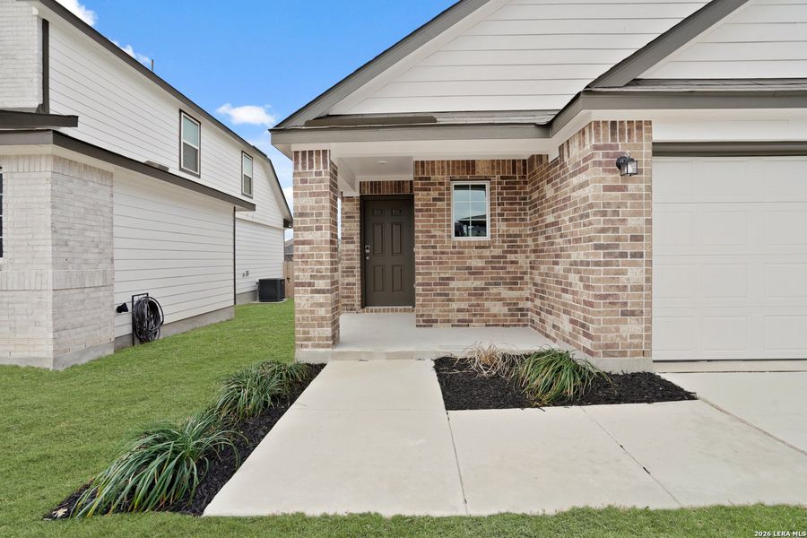 Exterior details and patio area of a home in Hunters Ranch, San Antonio (Image 3).