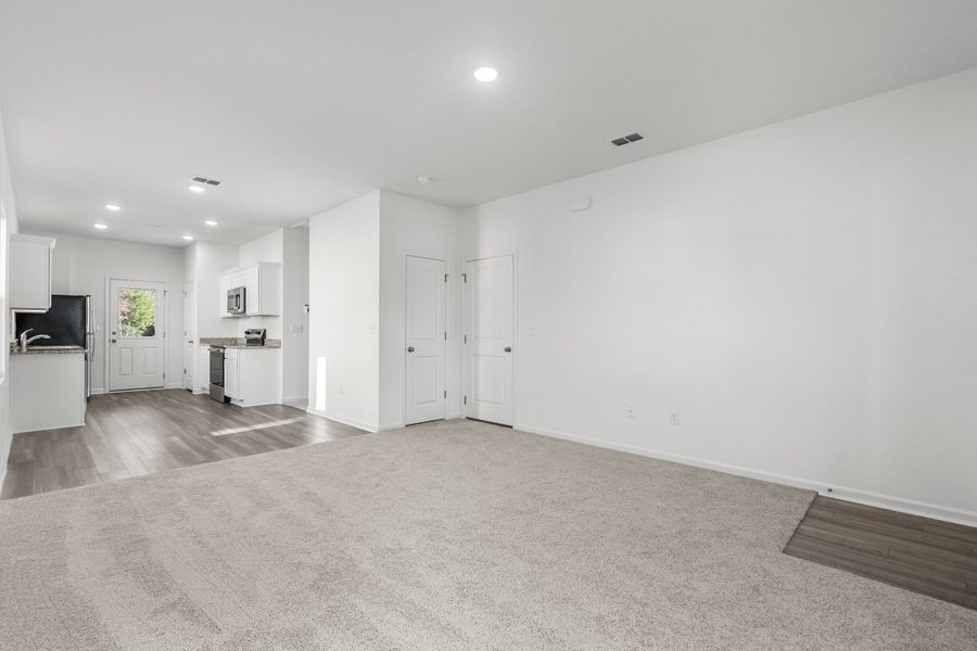 Representative unfurnished interior of a home built from the Comet by Starlight Homes in Andalusia, Loris (Image 16).