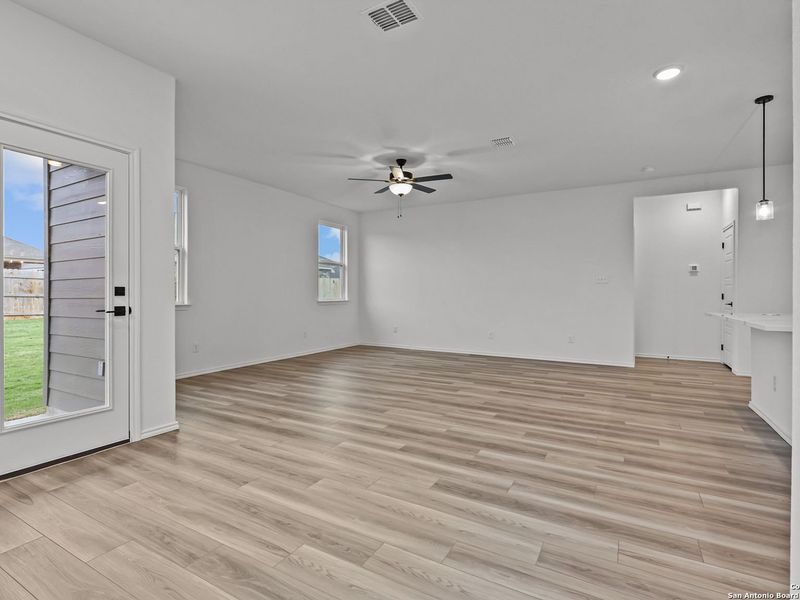 Spacious, unfurnished interior of a new home in Horizon Pointe, San Antonio (Image 25). Spacious, unfurnished interior of a new home in Horizon Pointe, San Antonio (Image 25).